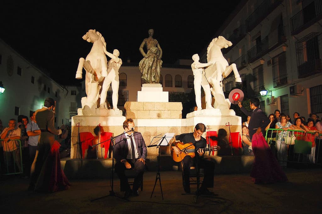 Actuación de flamenco nocturna durante la Noche Blanca del Flamenco 2008 en Córdoba, España