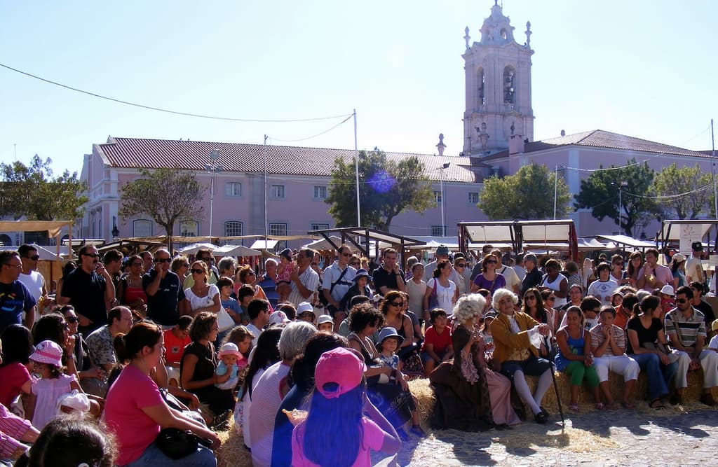 Feria setecentista de Queluz, Sintra — recreación histórica de mercado tradicional al aire libre