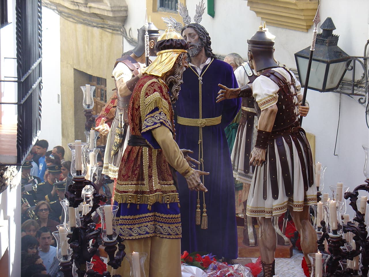Procesión del Perdón de la Semana Santa de Córdoba recorriendo las calles del centro histórico, miércoles santo 2006
